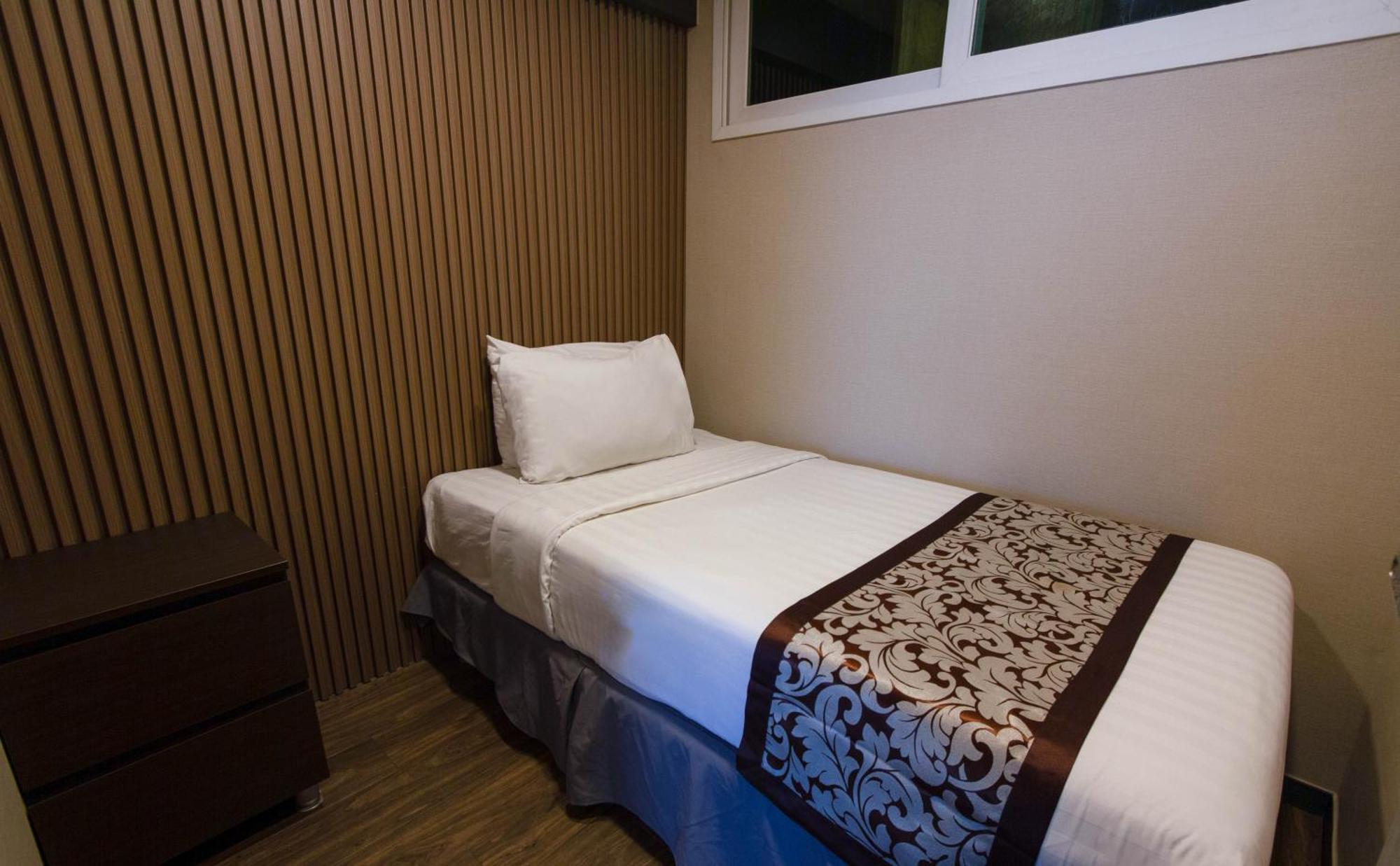 Xenia Hotel Clark Clark Field Bagian luar foto