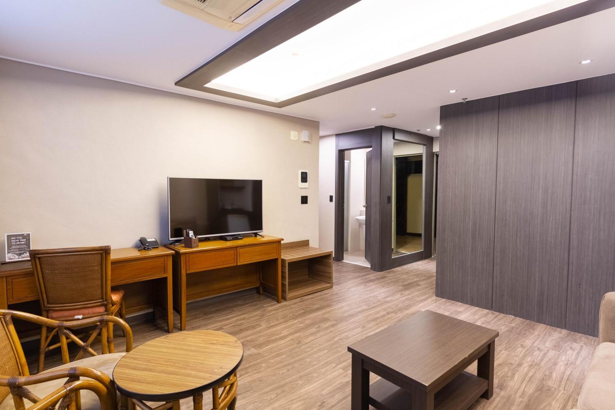 Xenia Hotel Clark Clark Field Bagian luar foto