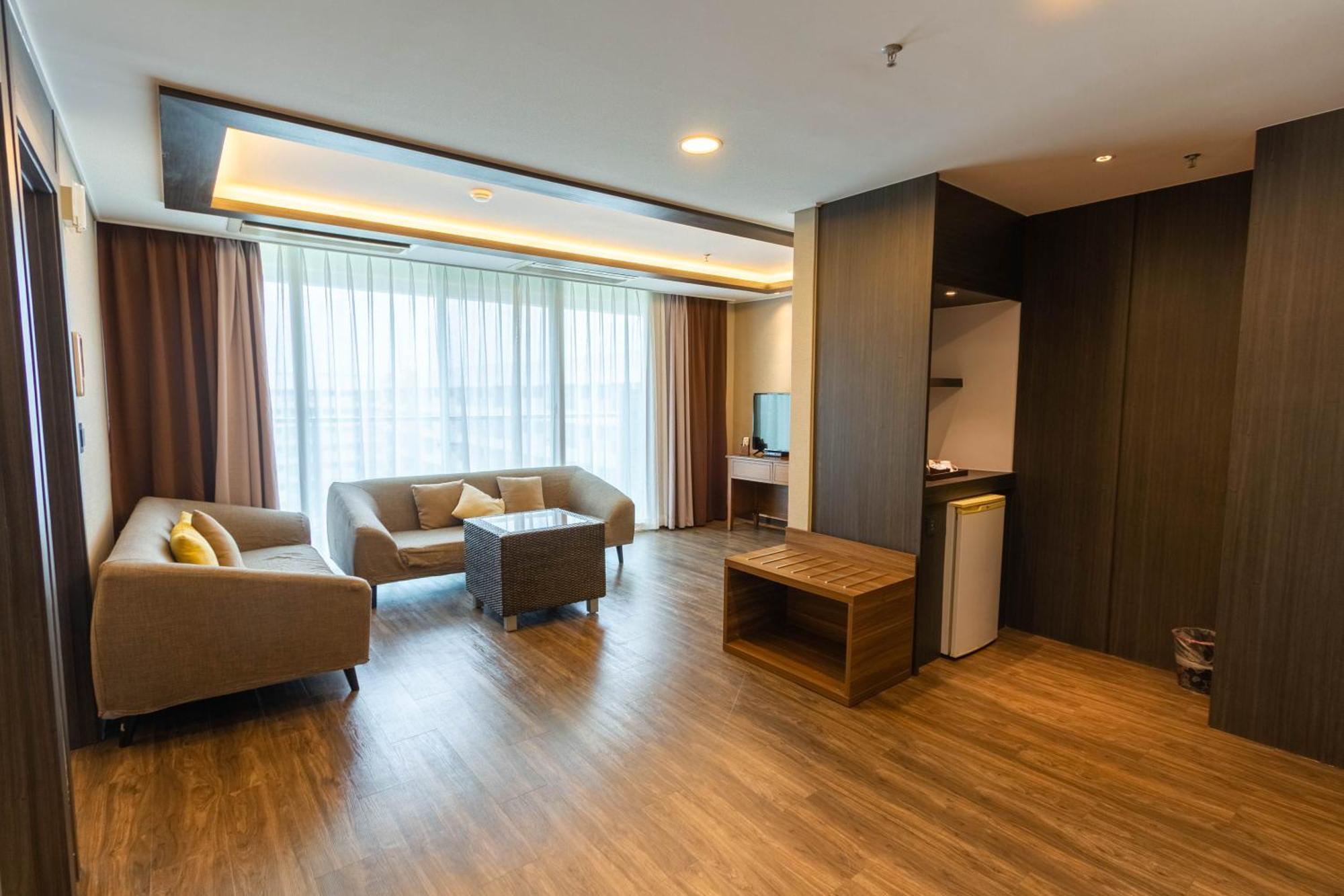 Xenia Hotel Clark Clark Field Bagian luar foto