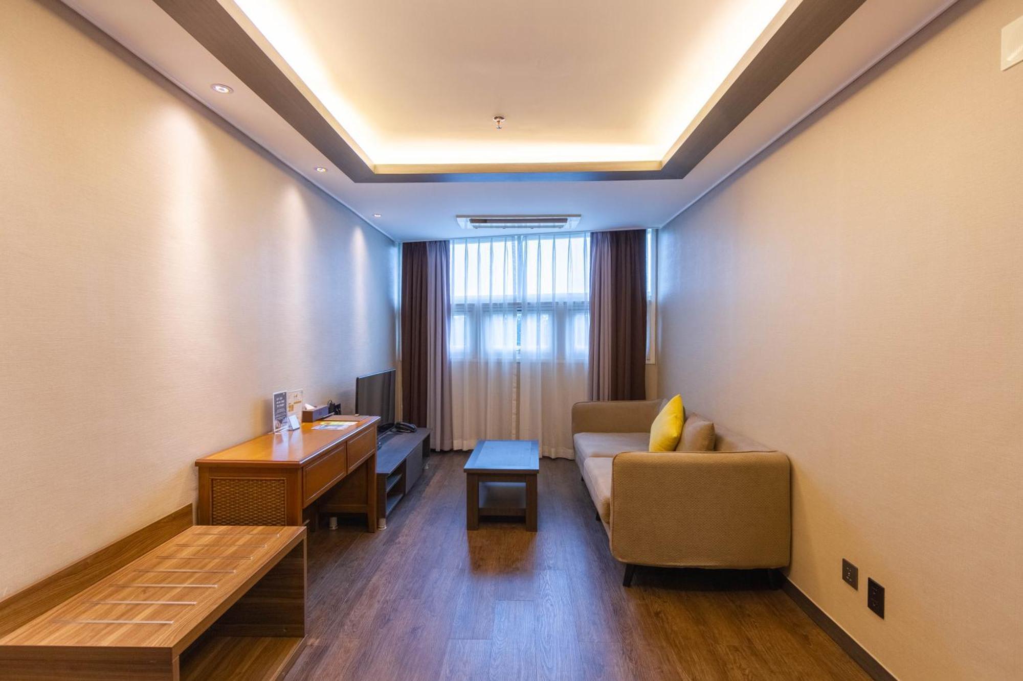 Xenia Hotel Clark Clark Field Bagian luar foto