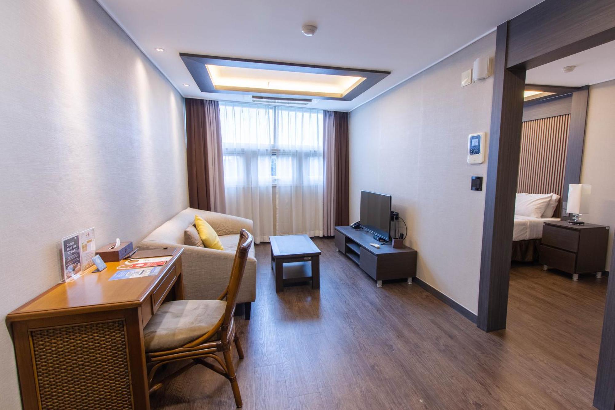Xenia Hotel Clark Clark Field Bagian luar foto