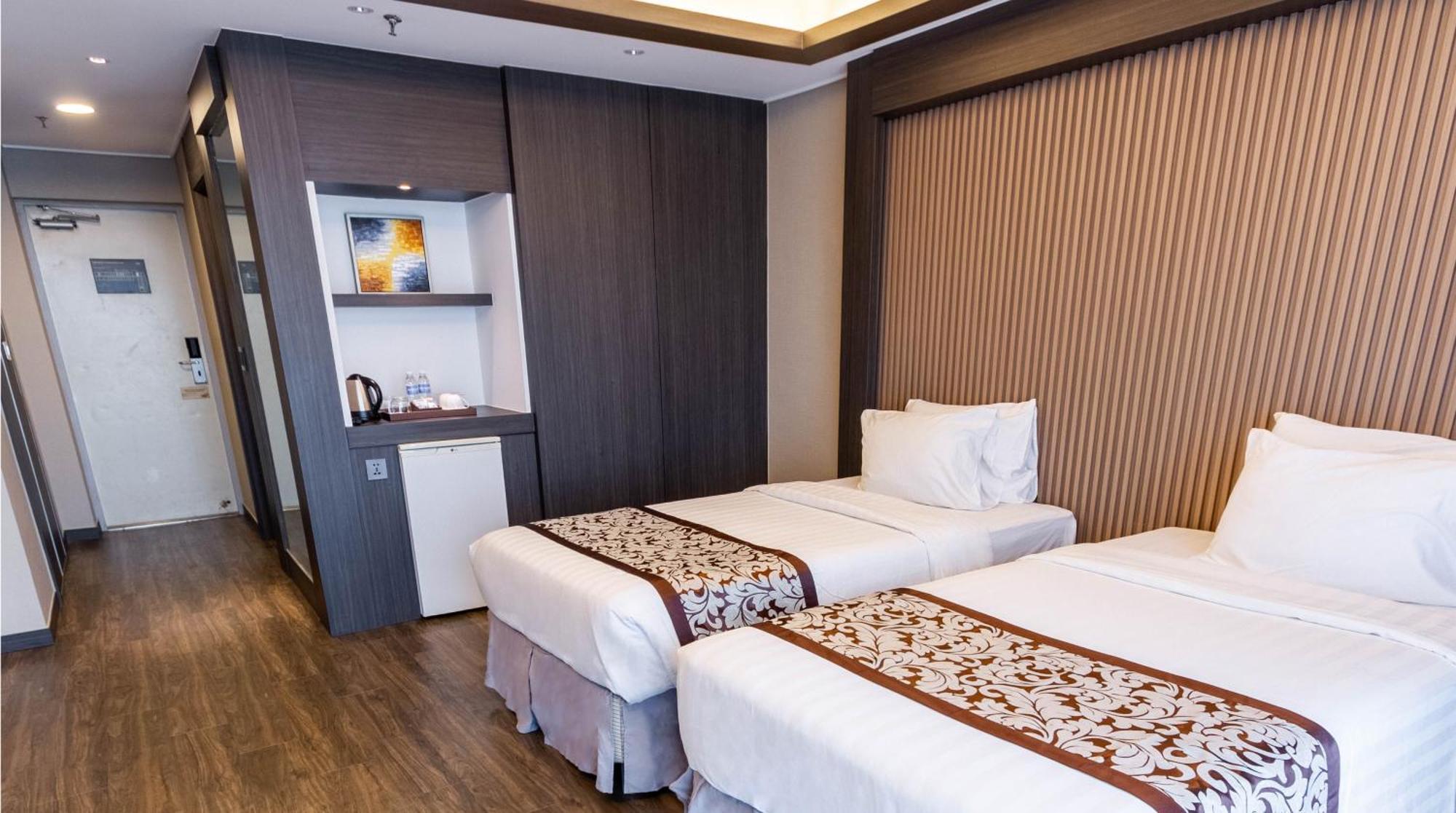 Xenia Hotel Clark Clark Field Bagian luar foto