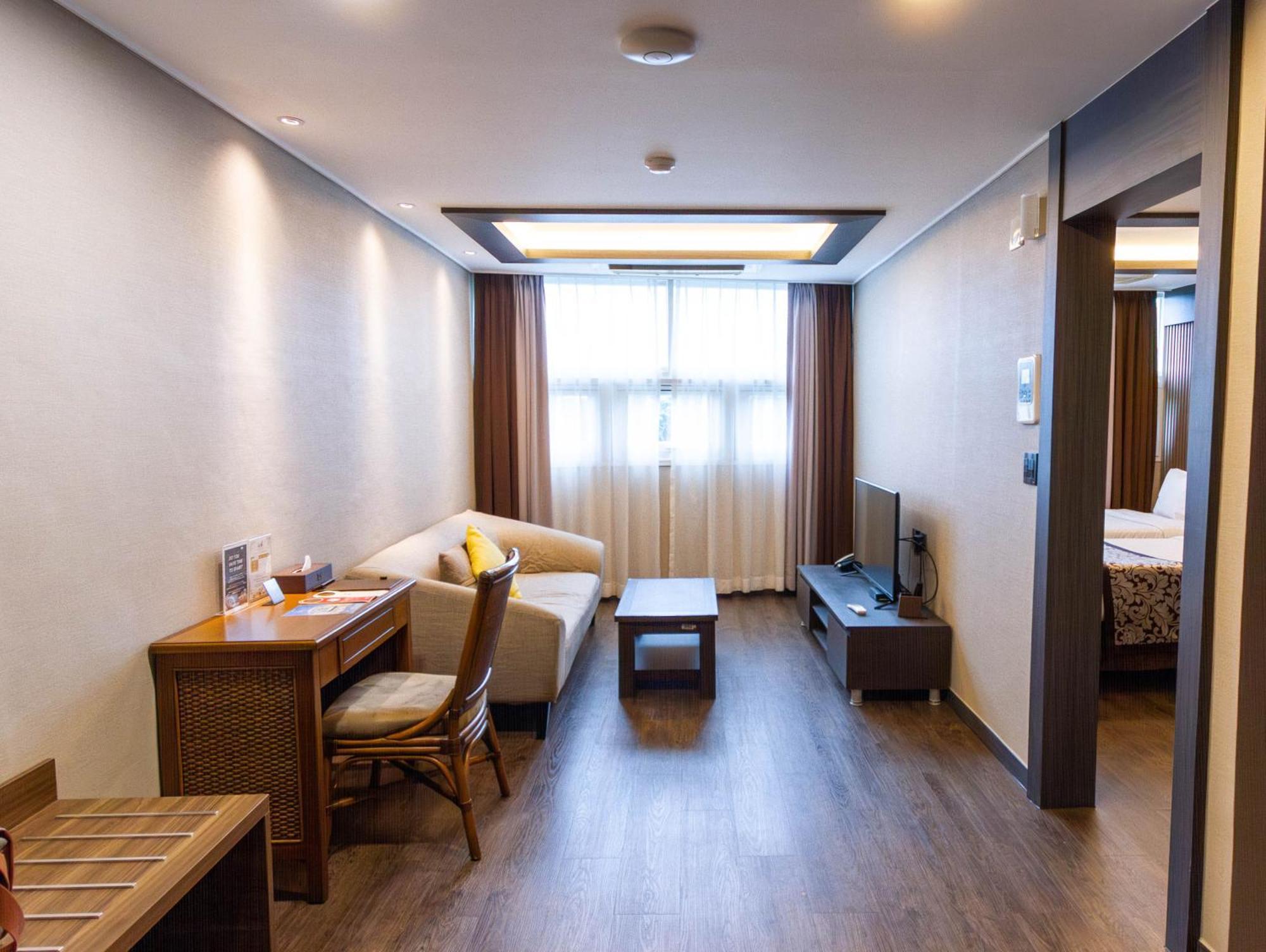 Xenia Hotel Clark Clark Field Bagian luar foto