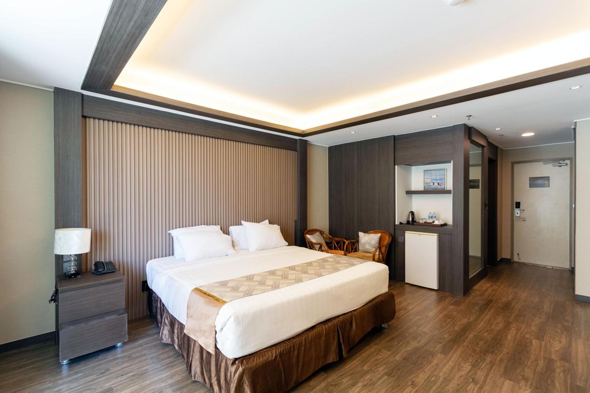 Xenia Hotel Clark Clark Field Bagian luar foto