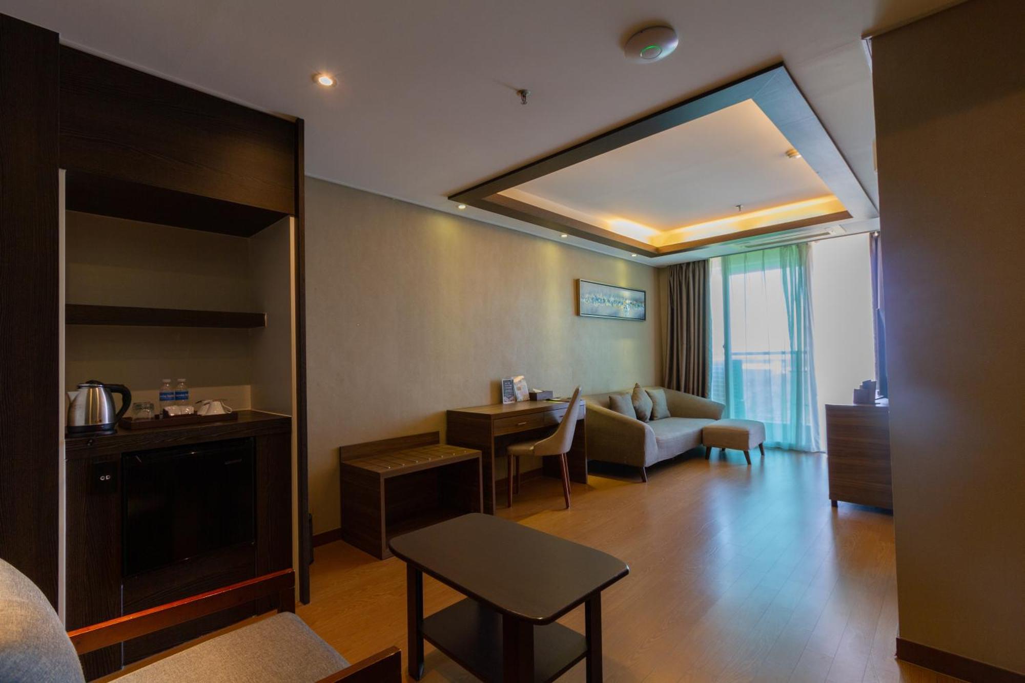 Xenia Hotel Clark Clark Field Bagian luar foto