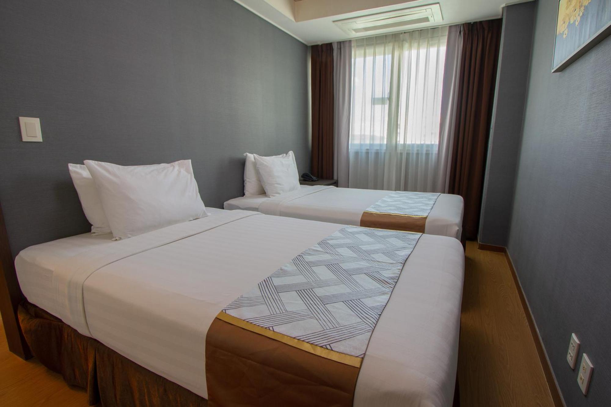 Xenia Hotel Clark Clark Field Bagian luar foto