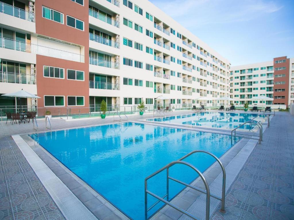 Xenia Hotel Clark Clark Field Bagian luar foto