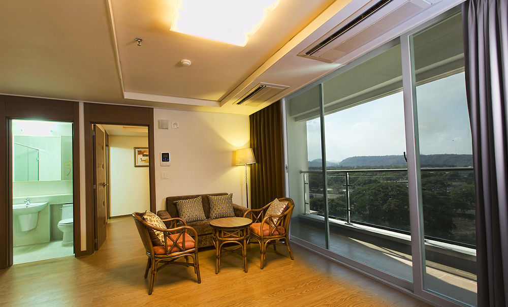 Xenia Hotel Clark Clark Field Bagian luar foto
