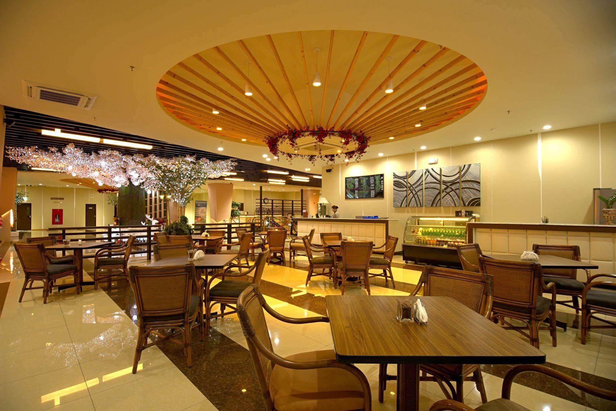 Xenia Hotel Clark Clark Field Bagian luar foto