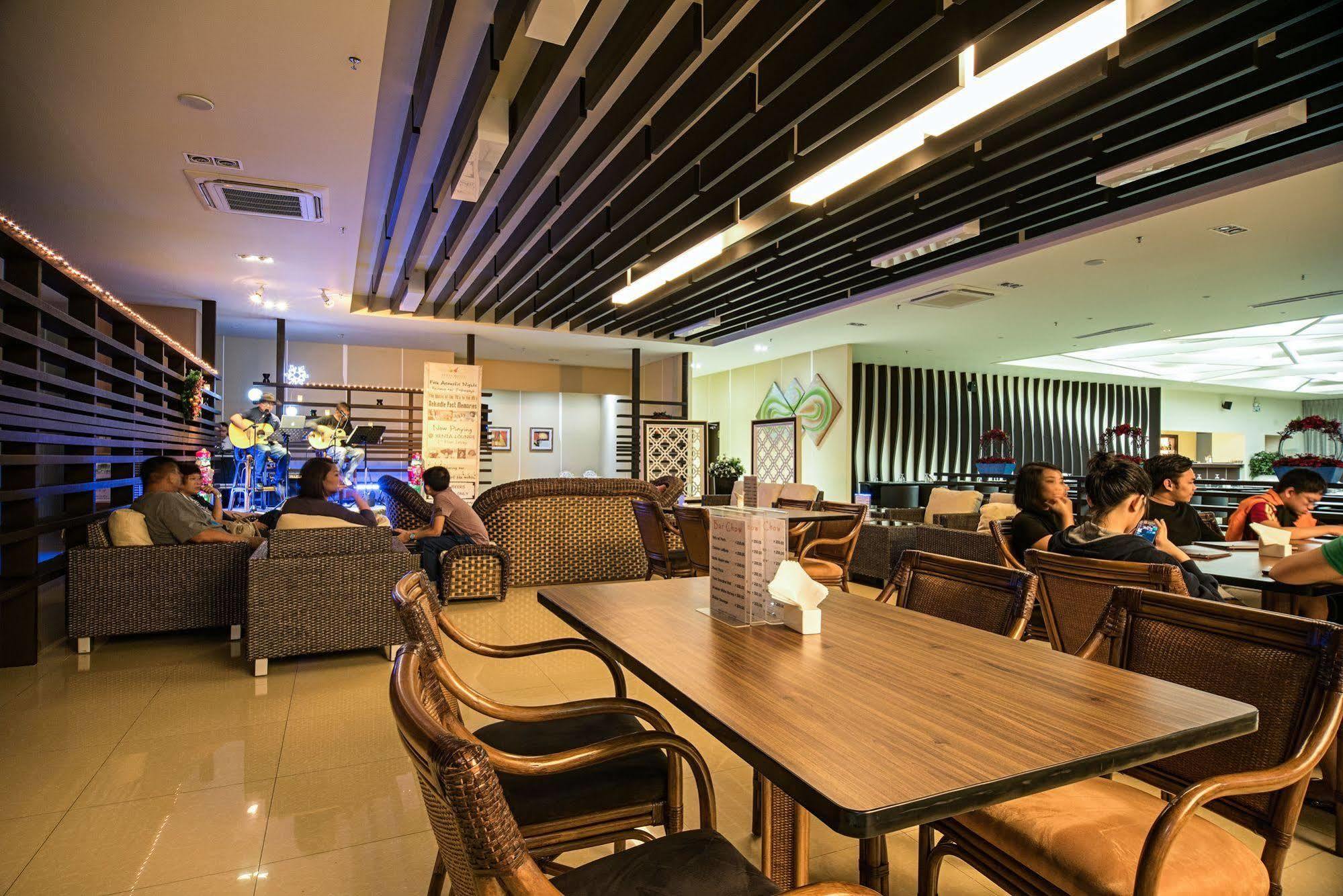 Xenia Hotel Clark Clark Field Bagian luar foto