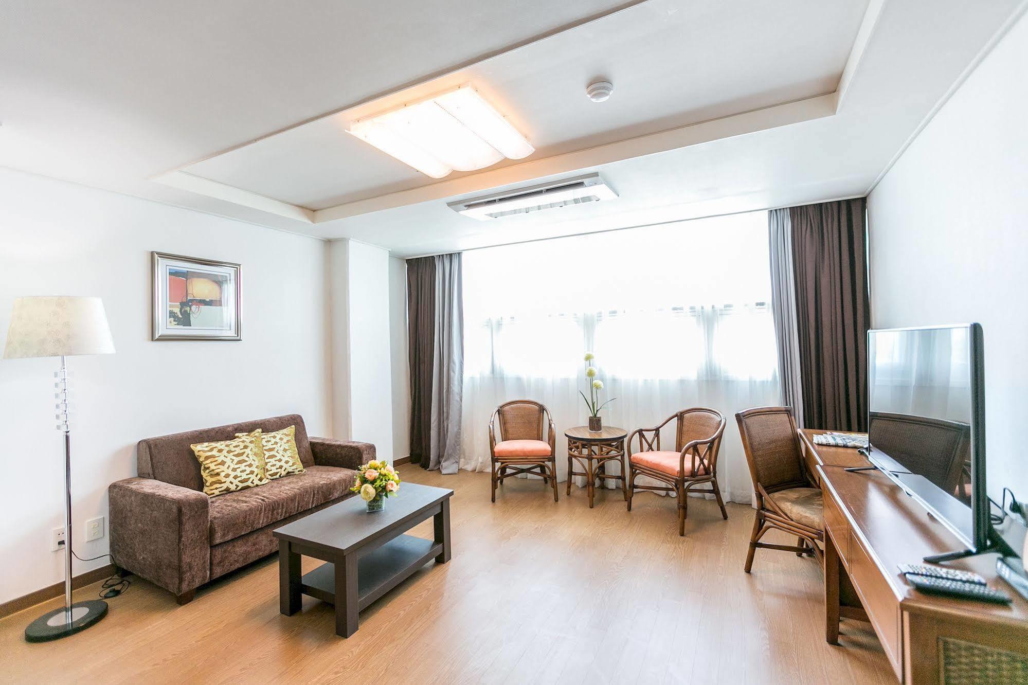 Xenia Hotel Clark Clark Field Bagian luar foto