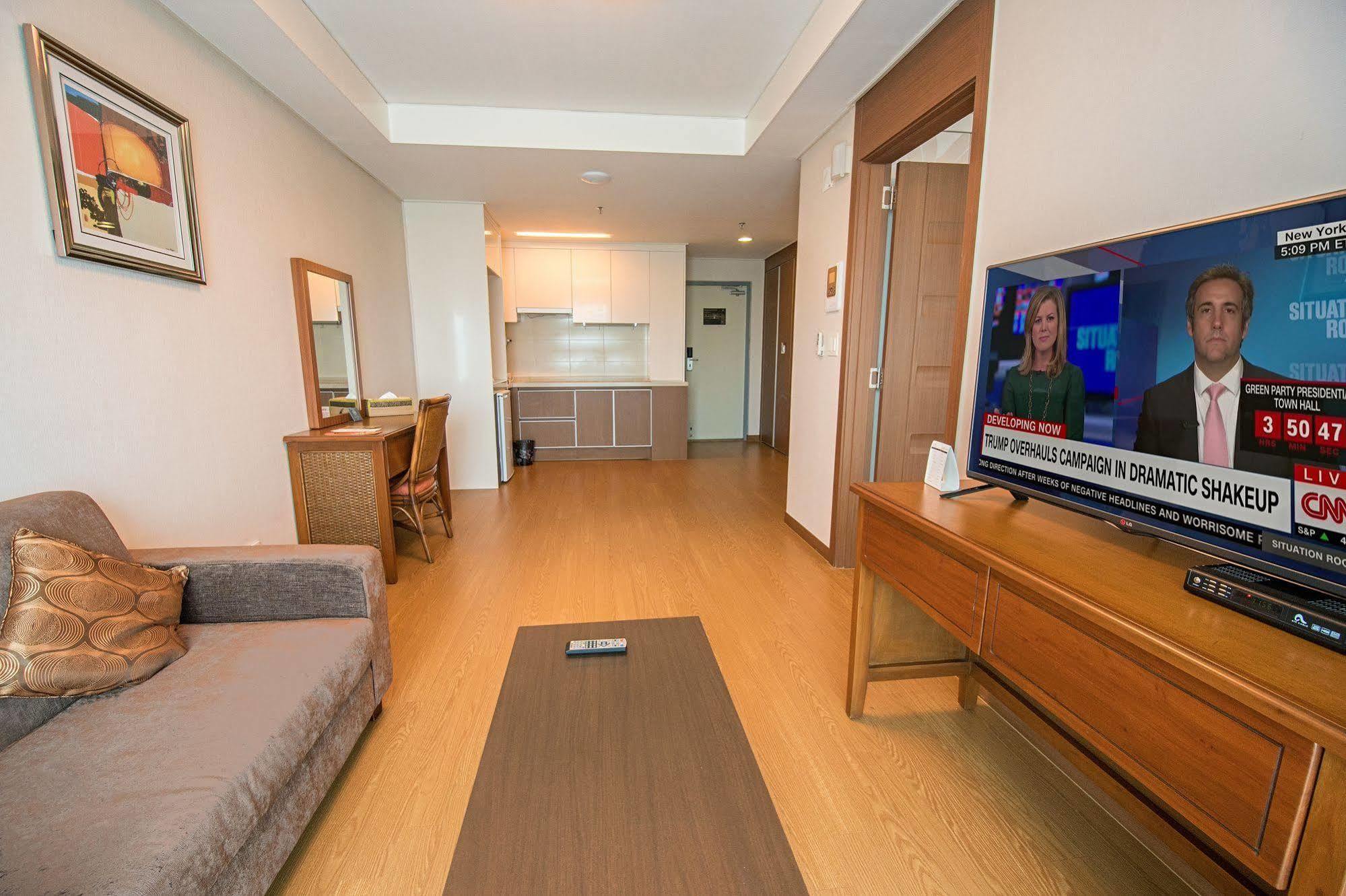 Xenia Hotel Clark Clark Field Bagian luar foto