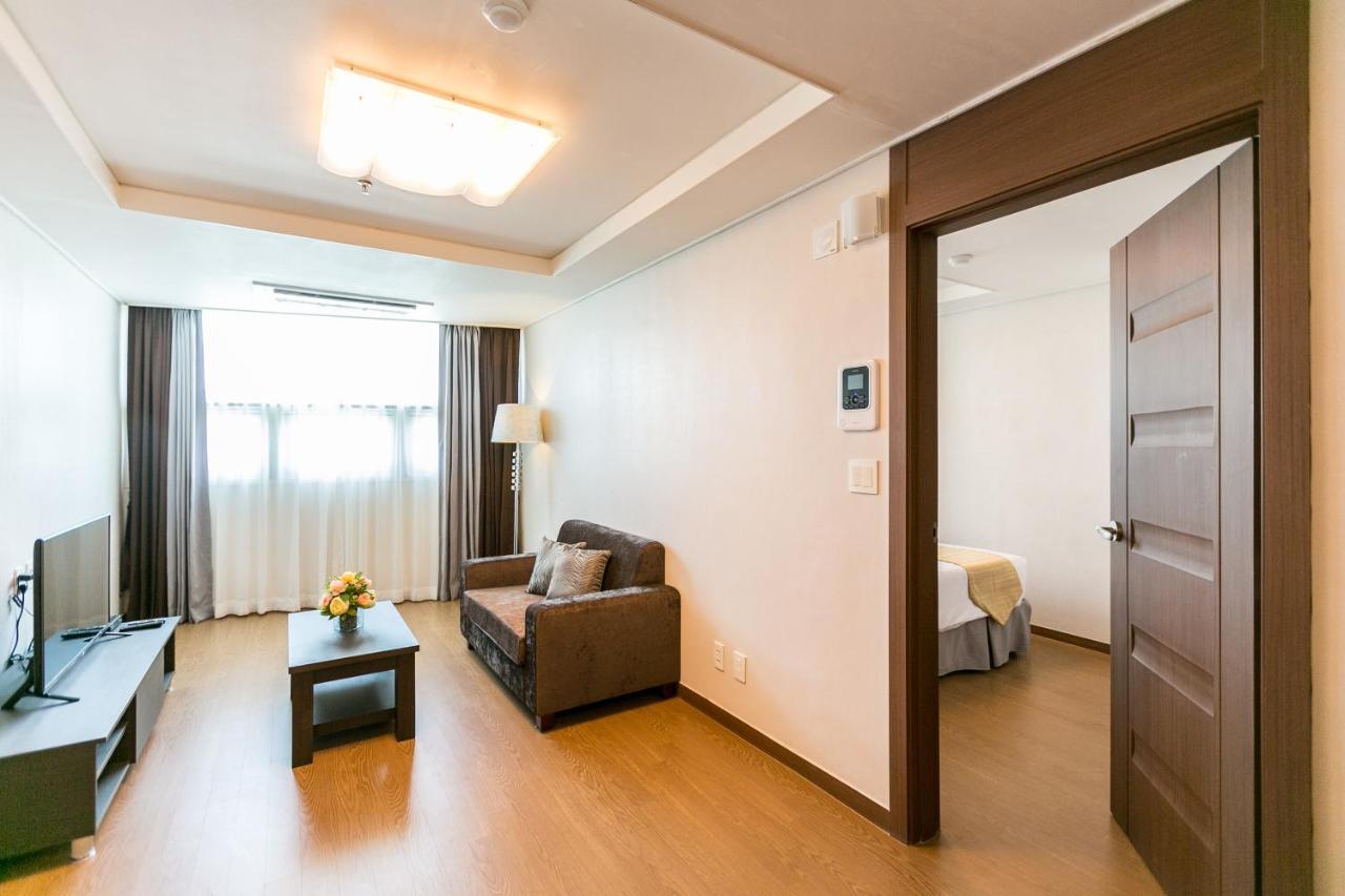 Xenia Hotel Clark Clark Field Bagian luar foto