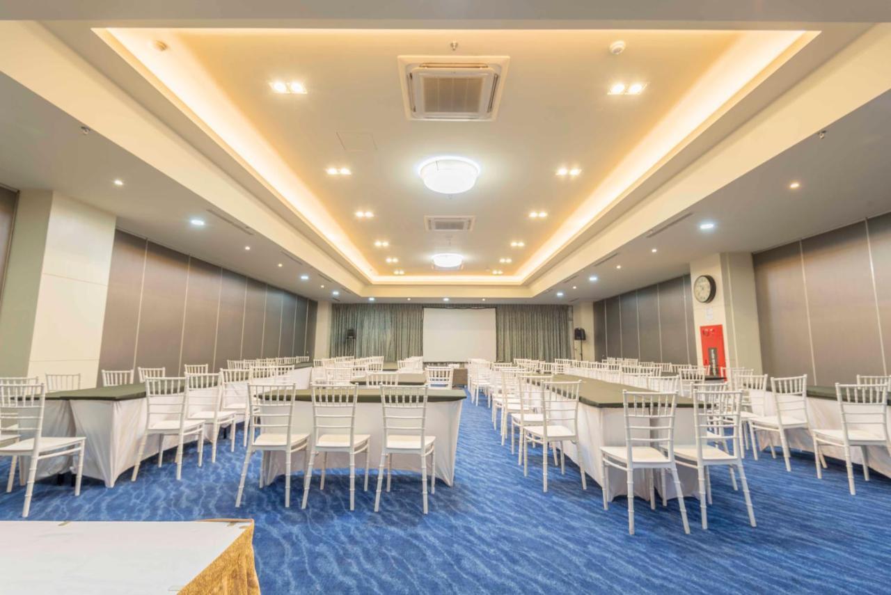 Xenia Hotel Clark Clark Field Bagian luar foto