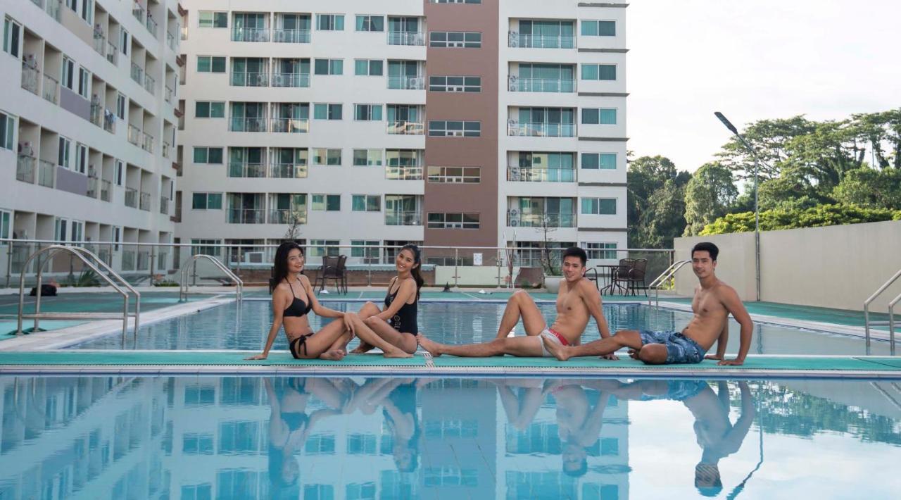 Xenia Hotel Clark Clark Field Bagian luar foto