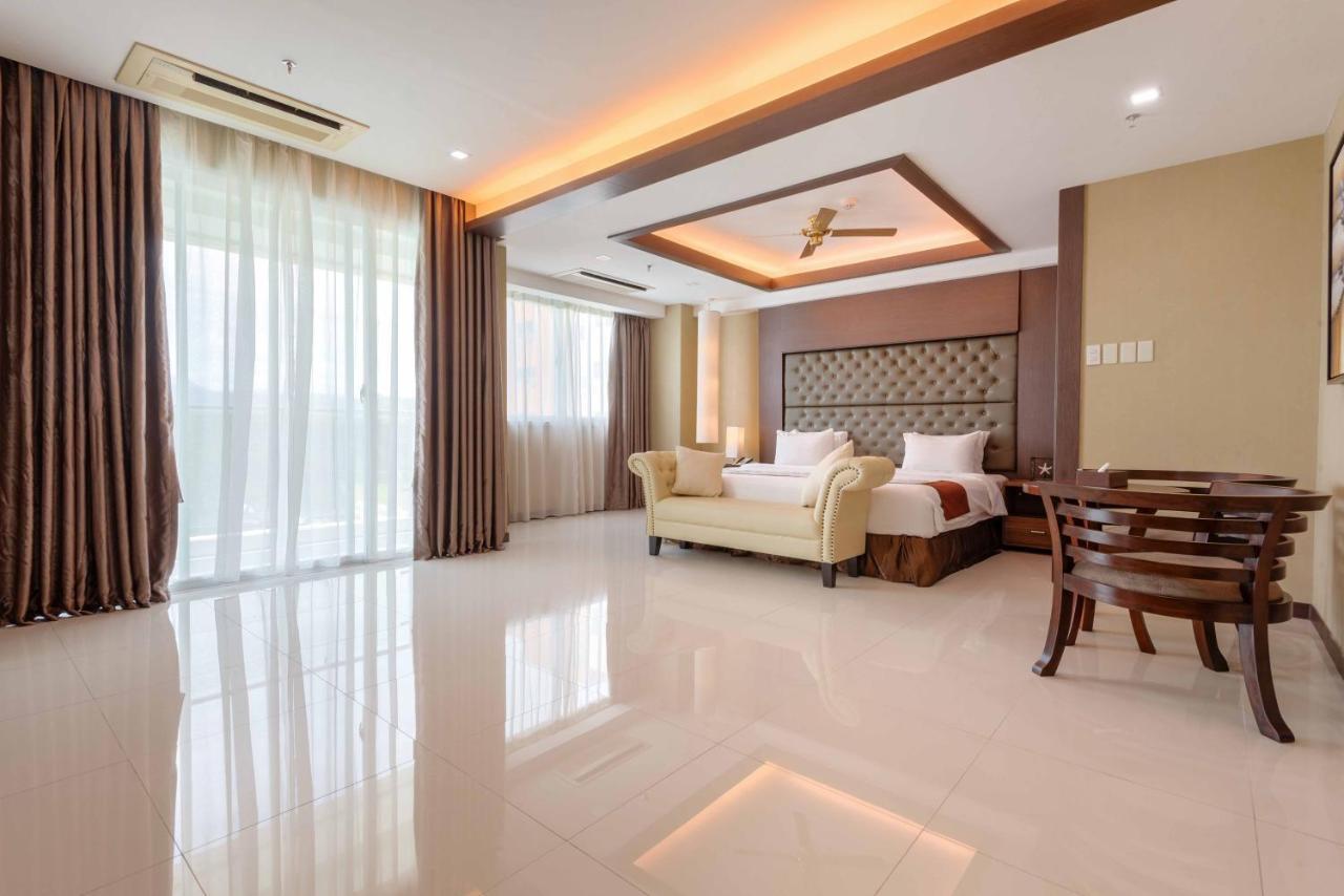 Xenia Hotel Clark Clark Field Bagian luar foto